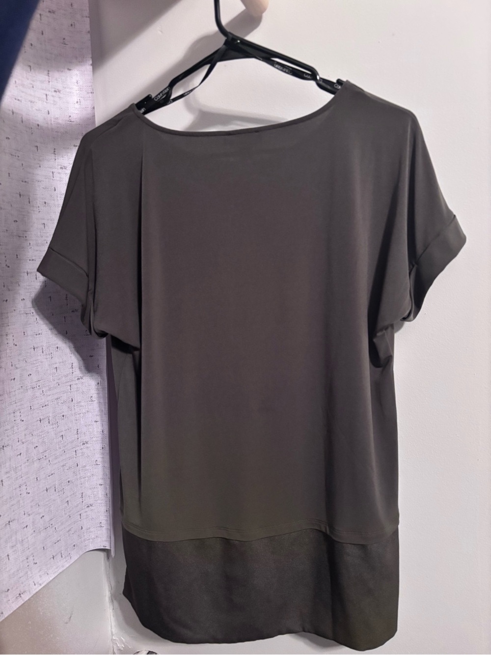 Calvin Klein Olive Short Sleeve Tunic with Rolled Cuffs and side slits. Size: S - Picture 2 of 6